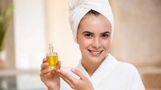 Tips Menggunakan Body Oil untuk Lembapkan Kulit Maksimal Tanpa Bikin Lengket Menurut Ahli Dermatologi