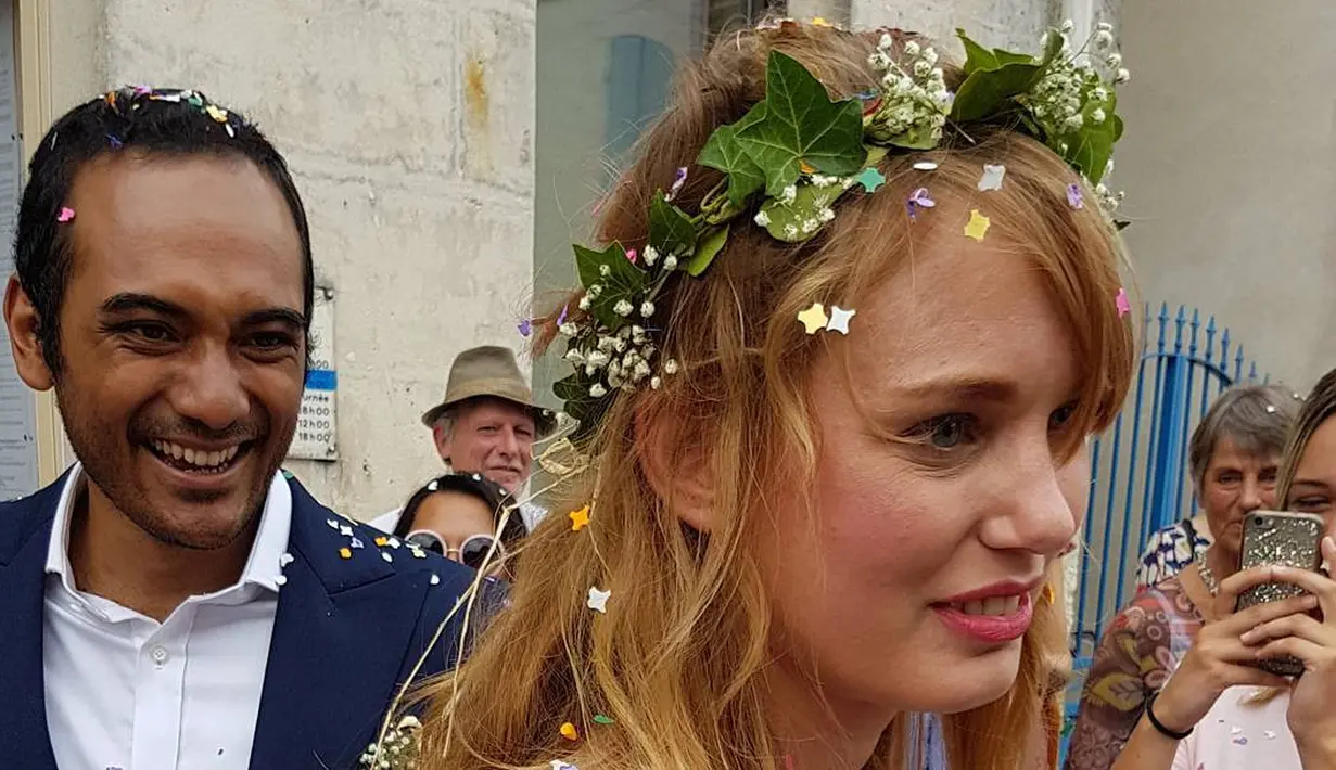 Seperti diketahui, Ario Bayu sudah menikah dengan wanita cantik asal Perancis yang bernama Valentine Payen pada 8 Juli 2017. Pernikahan itu sendiri dilakukan di Perancis. (Foto: instagram.com/wulanguritno)