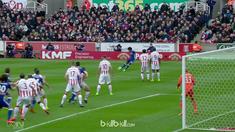 Berita video gol mustahil Willian yang terdapat dalam cuplikan kemenangan Chelsea atas Stoke City 2-1. This video presented by BallBall.