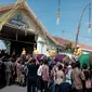 Selain gajah, terdapat pula 12 kuda yang salah satunya ditunggangi komedian Indro Warkop.