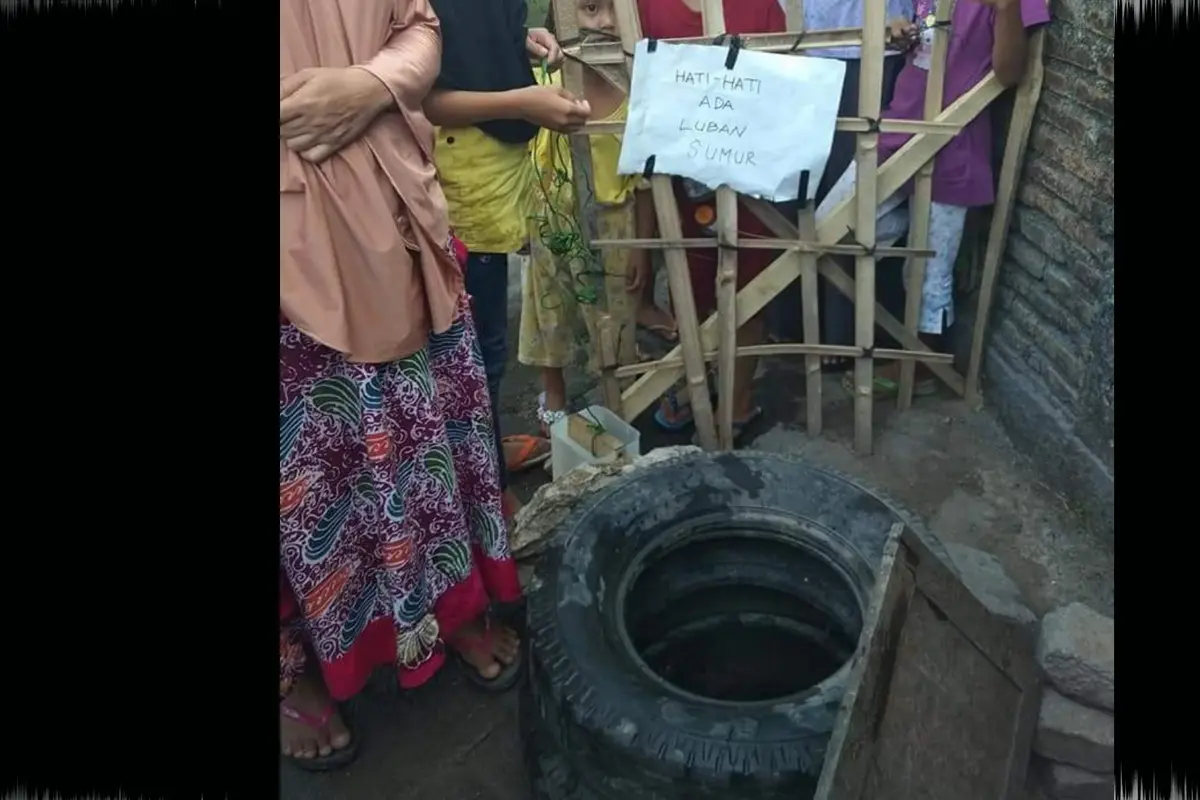 Lubang sumur ajaib itu kini dipagari warga agar warga bisa tertib mengambil airnya (Istimewa/Liputan6.com)