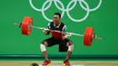 Atlet Angkat Besi asal Malaysia Hafifi Mansor gagal melakukan angkatan saat berlaga di Olimpiade Rio 2016, Brasil pada 9 Agustus 2016. (REUTERS/ Yves Herman)