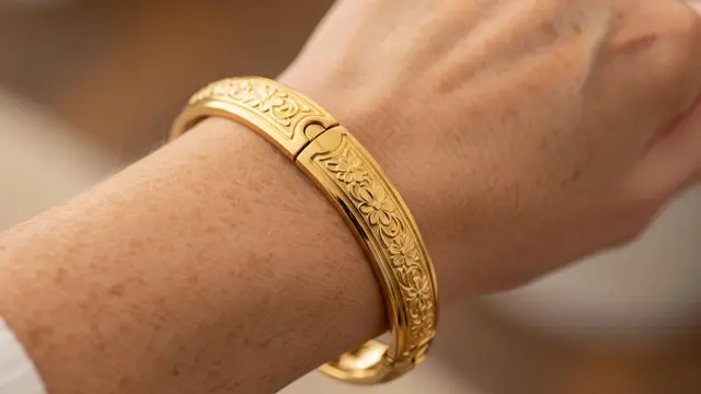 Rekomendasi Gelang Emas Elegan untuk Ibu Paruh Baya