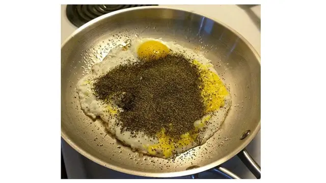 Suami Coba Memasak (Sumber: Ground Zero)