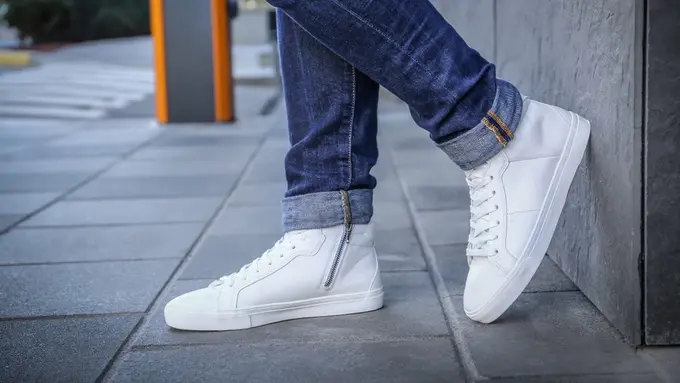 Ilustrasi sepatu putih