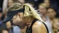 Ekspresi Maria Sharapova usai mengalahkan Simona Halep pada turnamen AS Terbuka 2017 di Stadion Arthur Ashe, New York (28/8/2017). Sharapova menang 6-4,4-6,6-3. (AP/Kathy Willens)
