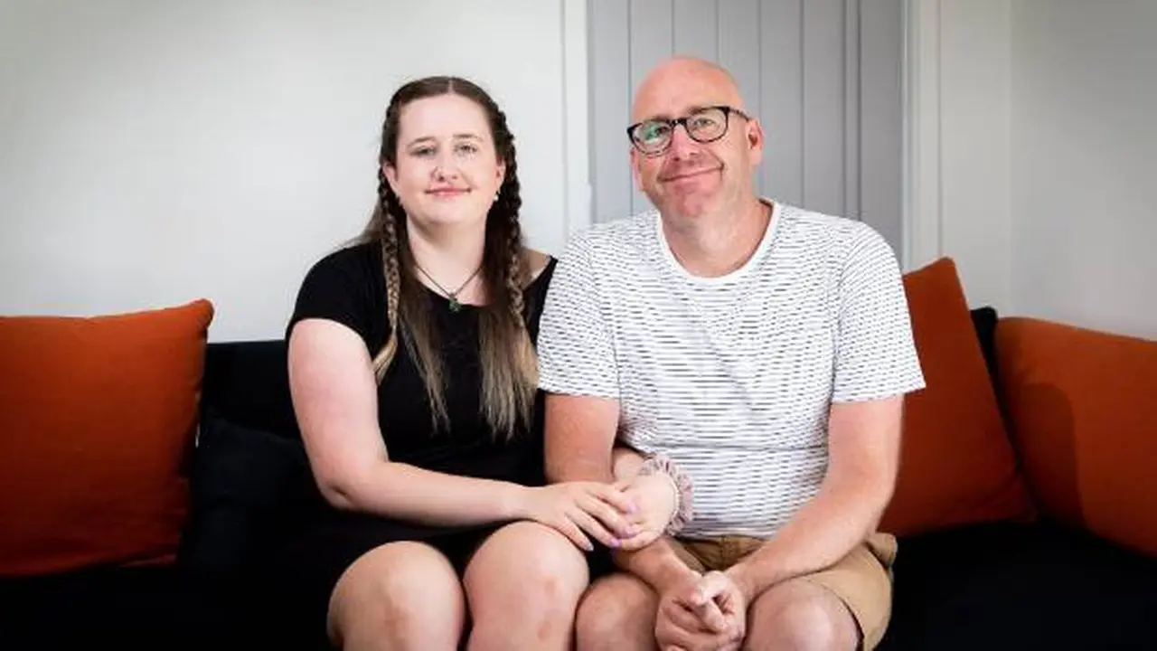 Geoff Hopkins dan Putrinya, Lilani Hopkins