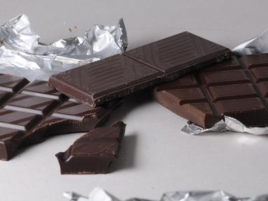 Dalam dark chocolate terdapat kandungan yang membuat Anda menjadi lebih bahagia dan mengembalikan mood untuk menjalani aktivitas pasca patah hati. (Istimewa)