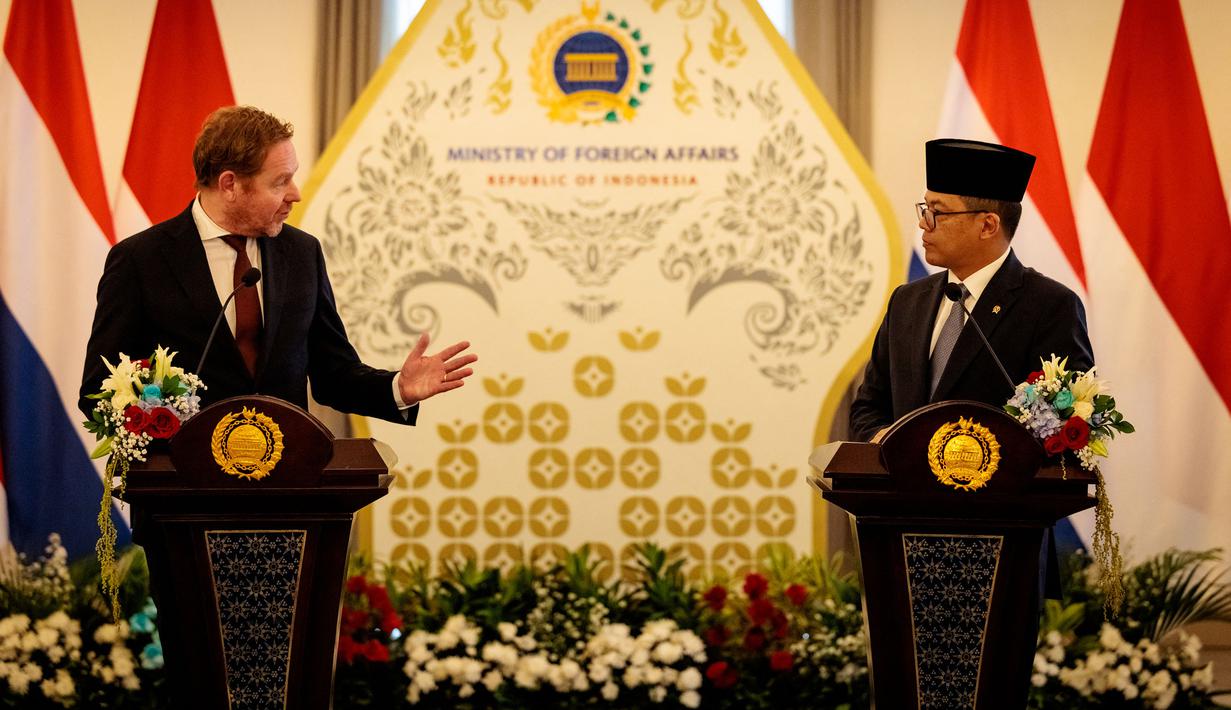 Meskipun begitu, ia tetap melihat ada peluang bagi Timnas Indonesia dalam laga melawan Irak pada Minggu (12/10) dini hari WIB nanti. "Namun, masih ada peluang bagi Indonesia untuk lolos ke Piala Dunia, dan saya mendoakan yang terbaik untuk tim," tambah Van Weel. (AFP/Yasuyoshi Chiba)