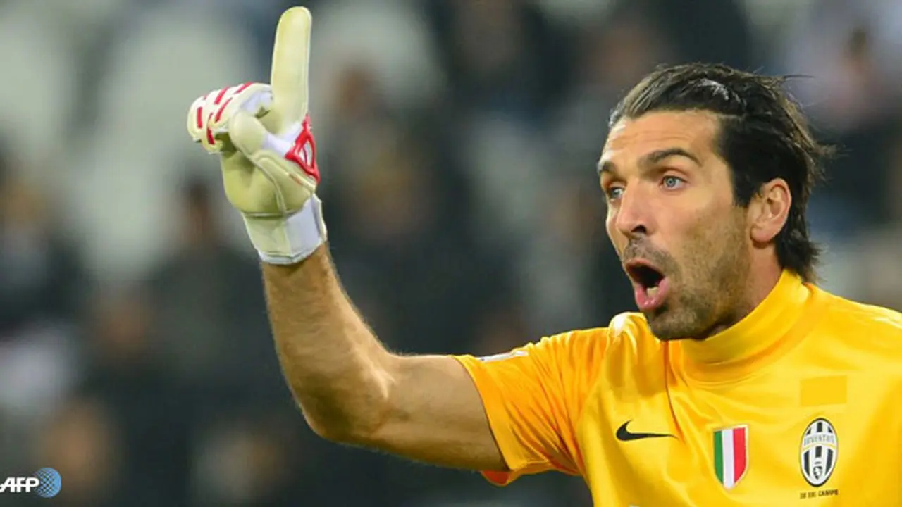 gianluigi-buffon-rasis-130325a