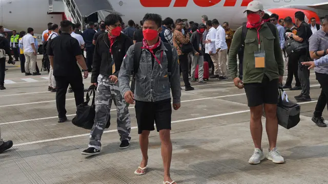 Ratusan WNI Korban Eksploitasi Penipuan Daring Tiba di Tanah Air