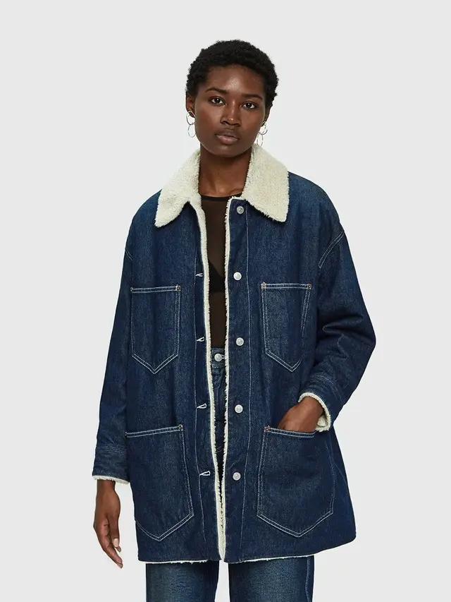 Lirik 5 Pilihan Jaket Denim yang Jadi Favorit Terkini