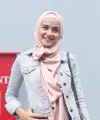 Sebagai seorang muslimah wajib menutup aurat, Sonya Fatmala sadar akan hal itu, belum lama ini Sonya Fatmala terlihat penampilan yang berbeda yaitu mengenakan hijab. (Andy Masela/Bintang.com)