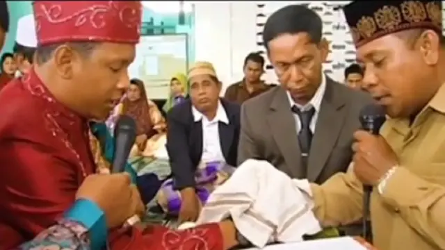 Kocak, Momen Pengantin Pria Ulangi Ucapan Wali Saat Ijab Kabul Ini Bikin Ngakak.