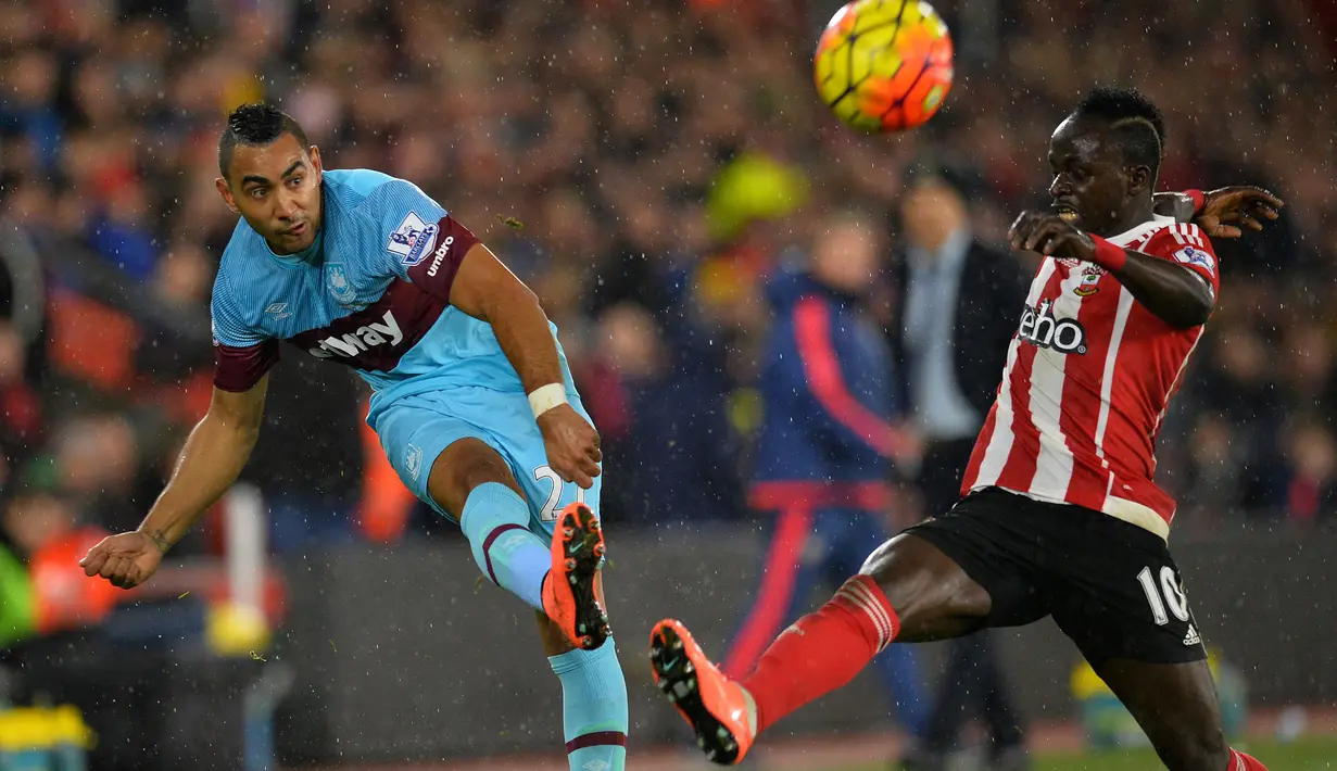 6. Pemain West Ham United asal Prancis, Dimitri Payet, mencetak 6 gol dari 23 tembakan ke arah gawang dari dalam kotak penalti. (AFP/Glyn Kirk)