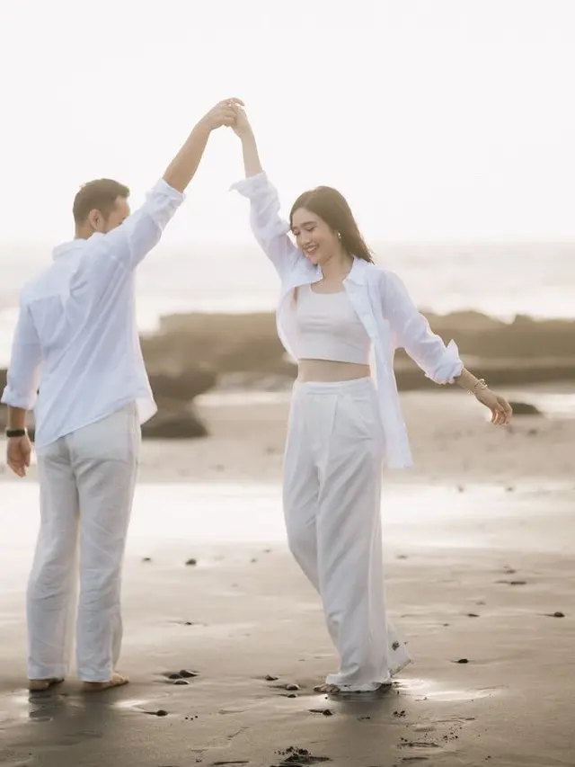 Prewedding Febby Rastanty dan Calon Suami Tampil Totalitas Kenakan Lima Pakaian. [@febbyrastanty]