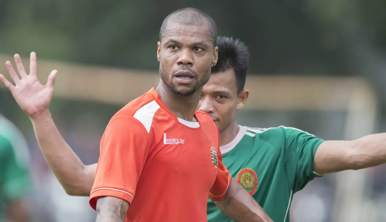 Masa lalu striker asal Brasil ini memang dianggap kurang baik buat The Jakmania. (Bola.com/Vitalis Yogi Trisna)