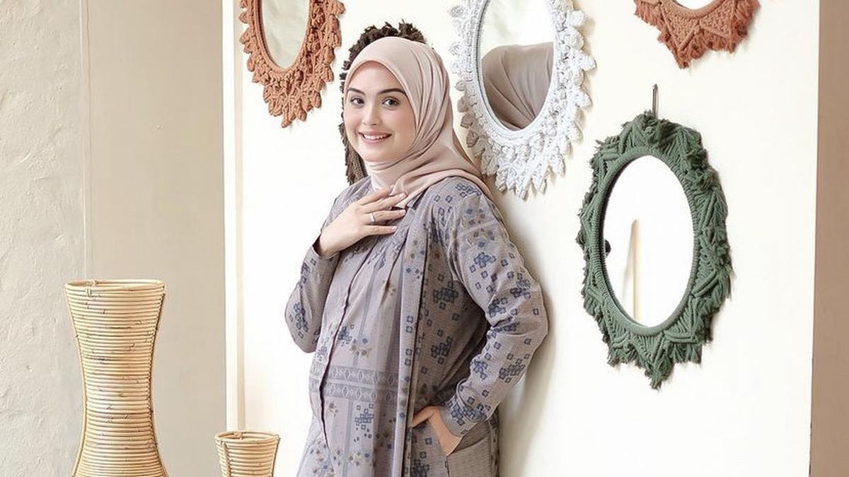 7 Rekomendasi Gamis Longgar Terbaru 2025, Nyaman untuk Ibu Hamil dan Menyusui