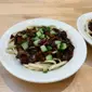 Jajangmyeon dengan topping olahan serangga, kuliner kreasi chef Joseph Yoon asal New York, Amerika Serikat. (dok. Instagram @brooklynbugs/https://www.instagram.com/p/CVN0tmLAfe5/)