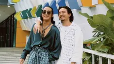 Bryan Domani dan Abidzar Al Ghifari memang sudah dikenal dekat. Keduanya kerap berkumpul bersama Jefri Nichol untuk mengisi konten salah satu program di kanal YouTube B*c*t Television. Dalam program tersebut, masing-masing dari mereka harus mengobrol dengan gadis atau wanita yang diundang secara acak oleh kru. (Liputan6.com/IG/@abidzar73)