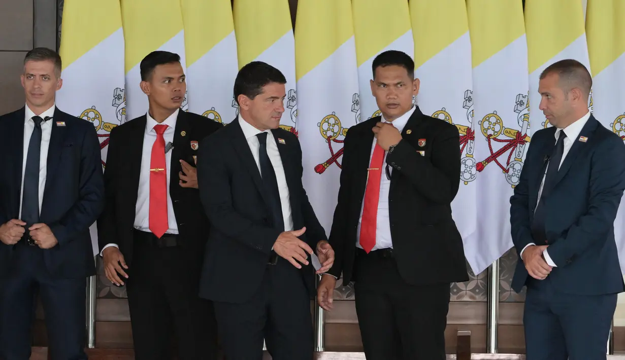 Pengamanan di area gedung VVIP Terminal 3 Bandara Soekarno-Hatta juga sudah dijaga ketat oleh tim keamanan. (BAY ISMOYO / AFP)
