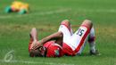 Gelandang Persija, Bruno Da Silva Lopes menutup wajah usai laga melawan Mitra Kukar di lanjutan Liga 1 Indonesia di Stadion Patriot Candrabhaga, Bekasi, Minggu (14/5). Laga kedua tim berakhir imbang 1-1. (Liputan6.com/Helmi Fithriansyah)
