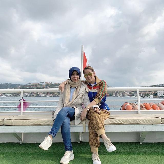 Olla Ramlan dan Mini Saputri