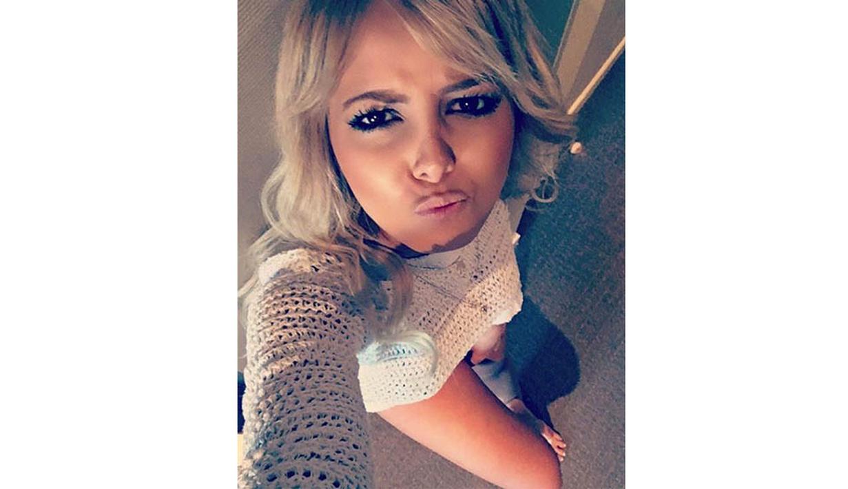 Selain berprofesi sebagai model, Jhenny Andrade juga kerap menjadi presenter untuk beberapa acara di Brasil. (Instagram)