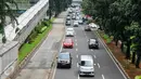 Kendaraan berlalu lalang melintasi Jalan Jenderal Sudirman, Jakarta, Jumat (15/4). Dishub DKI memperpanjang uji coba penghapusan 3 in 1 hingga Sabtu 14 Mei 2016 mendatang (Liputan6.com/Yoppy Renato)