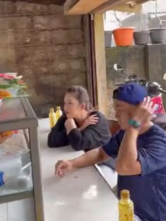 Nafa Urbach bersama pria bernama Wibi (Instagram/nafaurbach)