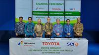 Penandatanganan kerja sama antara Toyota Indonesia bersama Pertamina Patra Niaga dan TRAC di GJAW 2024. (Liputan6.com / Septian Pamungkas)