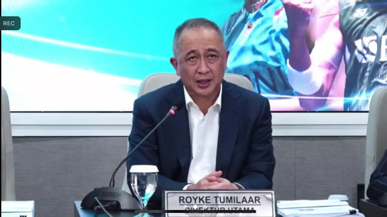 Direktur Utama PT Bank Negara Indonesia (Persero) Tbk (BBNI) Royke Tumilaar dalam konferensi pers Kinerja Kuartal I-2024, Senin (29/4/2024).(Tira/Liputan6.com)