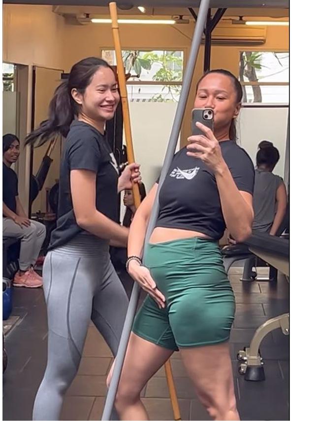 6 Potret Istri Abimana Aryasatya Hamil Anak ke-5 di Usia 43 Tahun, Disambut Bahagia