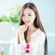 Seorang gadis cantik sedang bercermin. (depositphotos.com/ryanking999)
