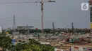 Suasana proyek pembangunan Jakarta International Stadium (JIS) atau Stadion BMW di kawasan Papanggo, Tanjung Priok, Jakarta, Senin (2/12/2019). Pembangunan proyek Stadion BMW telah mencapai tahap pemasangan tiang pancang di struktur bawah dengan persentase 7,1 persen. (Liputan6.com/Faizal Fanani)