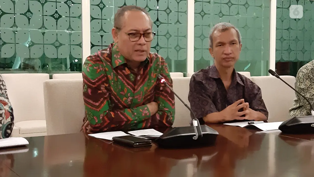 Direktorat Jenderal Kerja Sama ASEAN Jose Tavares dan Ketua PPDI Gufroni Sakaril.