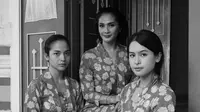 Para pemain film Losmen Bu Broto yakni Maudy Koesnaedi, Maudy Ayunda, dan Putri Marino. (Foto: Dok Instagram @maudyayunda)