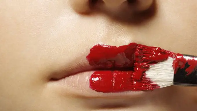 8 Lukisan Bibir Bikin Kamu Ingin Dandan Terus