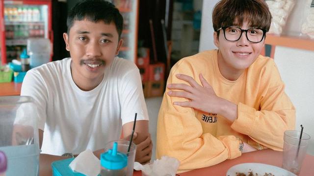 7 Editan Foto Netizen Makan Bareng Artis Terkenal Ini Kocak Banget