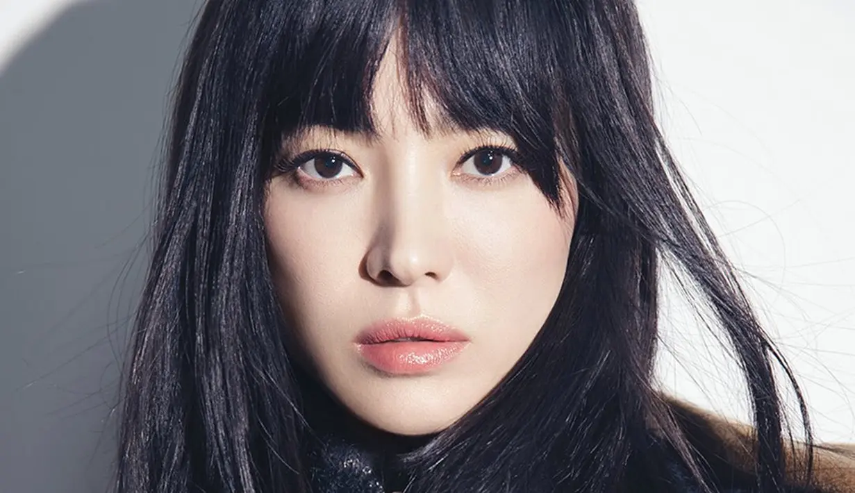 Dengan gaya rambut berponinya itu, Song Hye Kyo terlihat seperti berusia dipertengahan 20-an. (FOTO: instagram.com/michaachannel/)