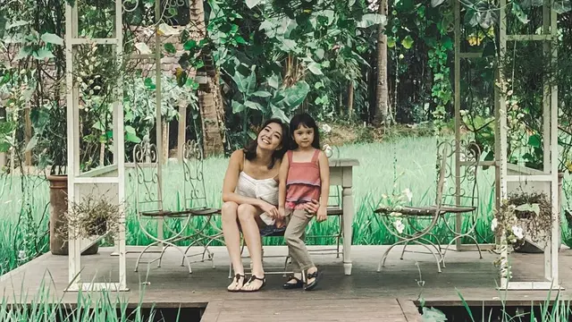 6 Potret Liburan Gisella Anastasia dan Gempi, Kompak Bak Kakak Adik