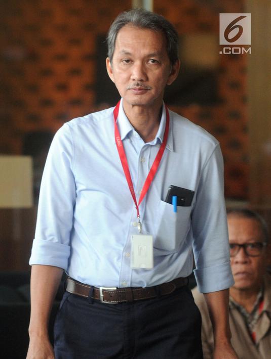 Kepala BPPSPAM, Bambang Sudiatmo tiba untuk menjalani pemeriksaan di KPK, Jakarta, Senin (25/2). Bambang diperiksa sebagai saksi untuk tersangka Kepala Satuan Kerja SPAM Strategis Lampung Anggiat Partunggul Nahat Simaremare. (Merdeka.com/Dwi Narwoko)