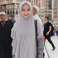 Melody eks JKT48 semakin cantik saat di Tanah Suci (Instagram/melodylaksani92)