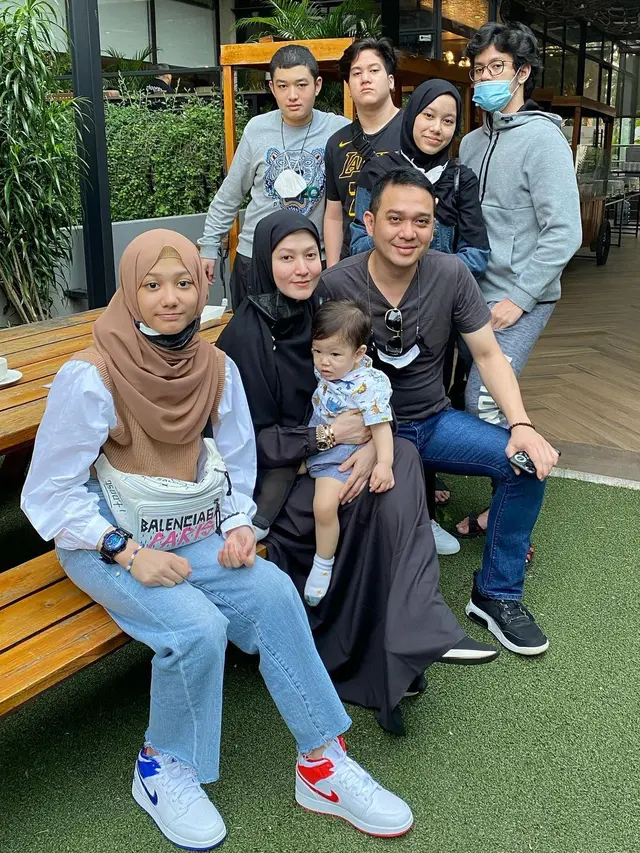 Alami Keguguran, Ini 6 Momen Kompak Lyra Virna Bersama Buah Hati