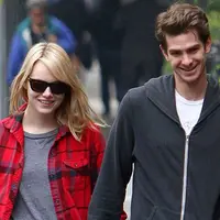 Emma Stone dan Andrew Garfield. (via dailymail.co.uk)
