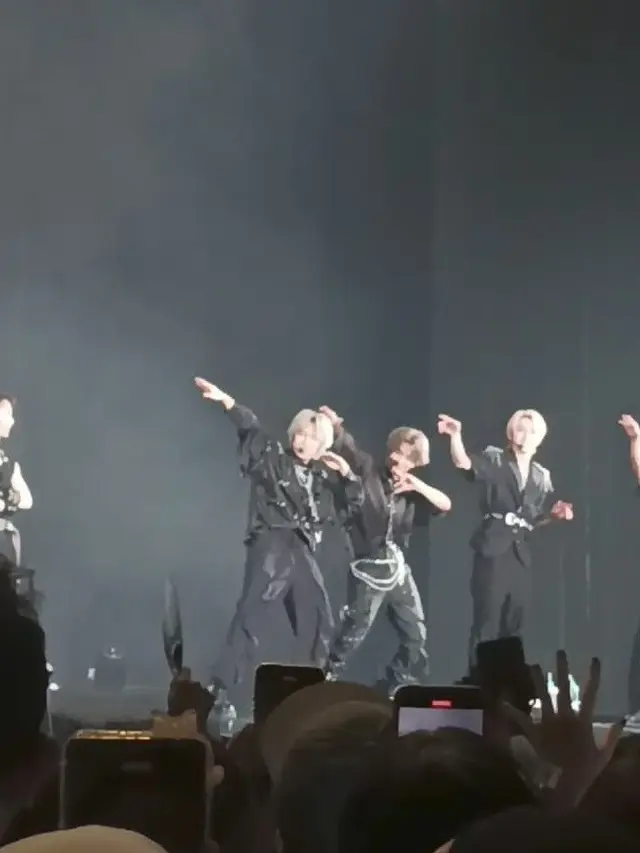 Boy Story di konser Saranghaeyo Indonesia 2024. [Foto: Lanny Kusum/Fimela]