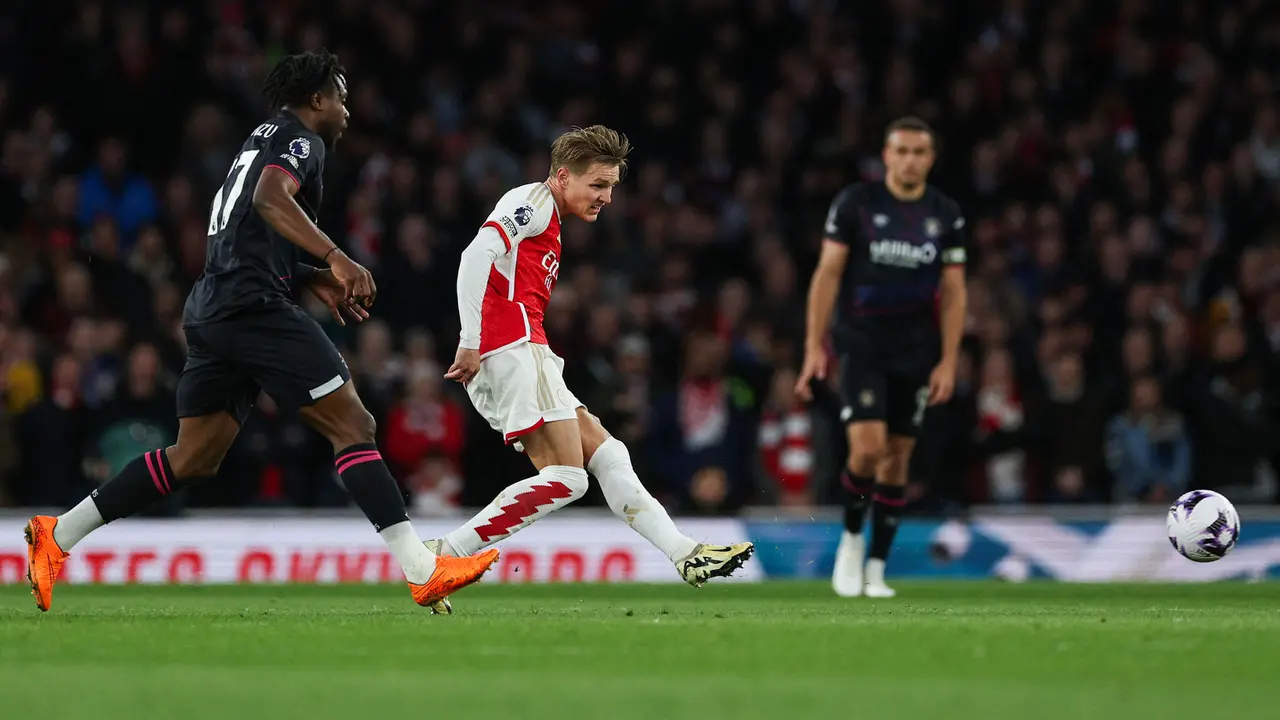 Foto: Martin Odegaard Pimpin Arsenal Hajar Luton Town untuk Kembali Kudeta Liverpool dari Puncak Klasemen Liga Inggris