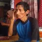 Solihin (51) warga asal Kampung Cijeler Kidul, Desa Leuwigoong, Kecamatan Leuwigoong, Garut, Jawa Barat, mengaku tidak bisa tidur dalam waktu empat tahun terakhir. (Liputan6.com/Jayadi Supriadin)