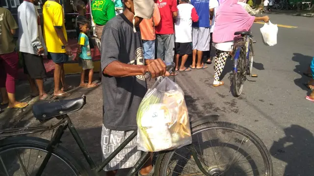 Halte Sedekah, Aksi Ibu-ibu Berbagi Nasi dan Sayuran Gratis ke Warga di Masa Pandemi