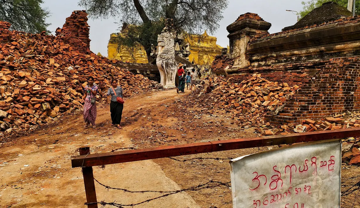 Sementara itu 5.012 orang terluka, 210 lainnya masih dilaporkan hilang serta ribuan lainnya kehilangan tempat tinggal. (Foto oleh AFP)